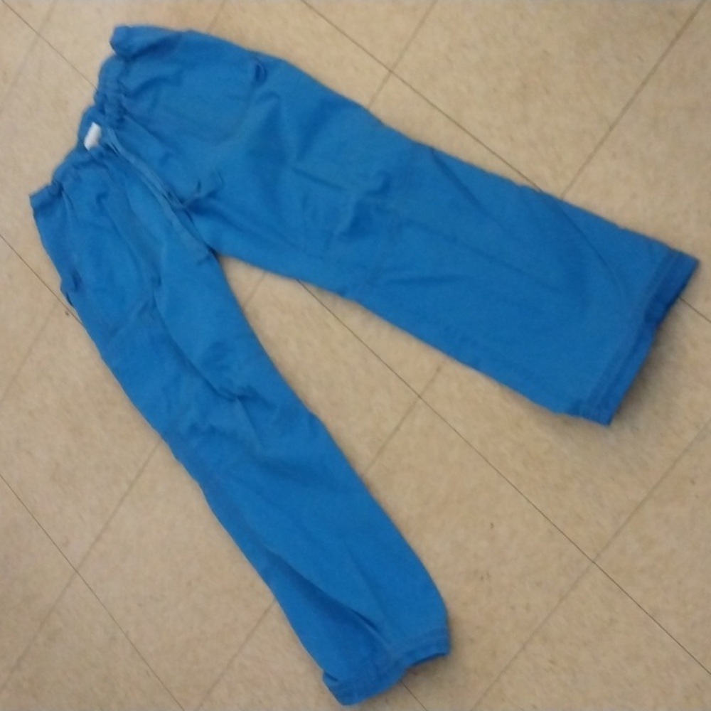 Size M koi scrub pants